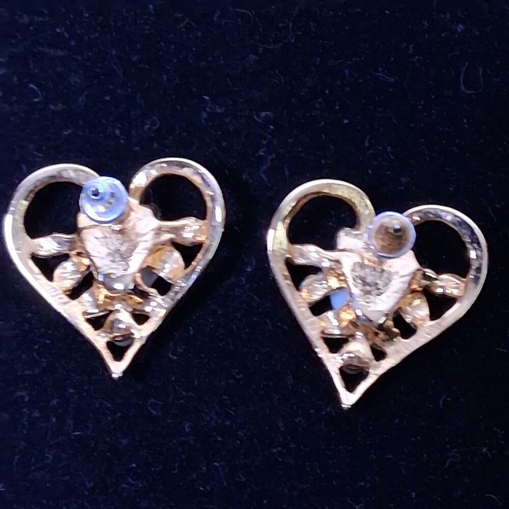 Vintage Earrings Pierced Gold Tone Heart Pink Rose Faux Pearl Love - Picture 2 of 12